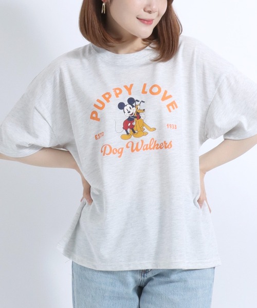 Disney（ディズニー）の「DISNEY（ディズニー）キャラクタープリント・ワンポイント半袖Tシャツ レディース/ミッキーマウス/ミニーマウス（Tシャツ/カットソー・レディース・ダークブルー/ネイビー/モカ/ブルー系その他/ホワイト系その他/ワインレッド/グリーン/グレイッシュベージュ/アイボリー/ホワイト系その他2/グレー/レモンイエロー・M/L）」の4枚目の写真