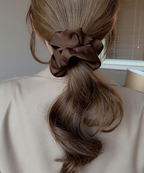 Miniministore（ミニミニストア）の「サテンヘアゴム シュシュ韓国風 無地7色（シュシュ・レディース・ブラウン/グレー/ブラック/ピンク/アイボリー/ライトブラウン・FREE）」の10枚目の写真