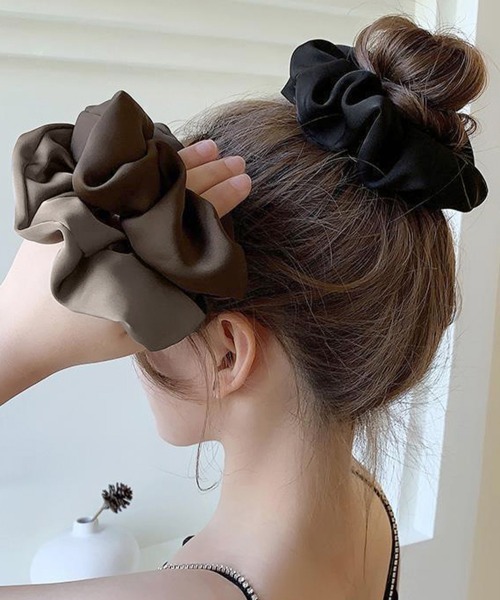 Miniministore（ミニミニストア）の「サテンヘアゴム シュシュ韓国風 無地7色（シュシュ・レディース・ブラウン/グレー/ブラック/ピンク/アイボリー/ライトブラウン・FREE）」の12枚目の写真