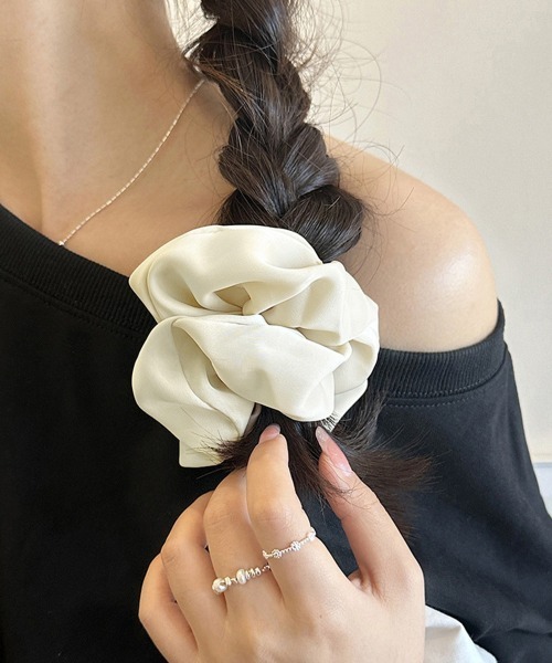 Miniministore（ミニミニストア）の「サテンヘアゴム シュシュ韓国風 無地7色（シュシュ・レディース・ブラウン/グレー/ブラック/ピンク/アイボリー/ライトブラウン・FREE）」の13枚目の写真