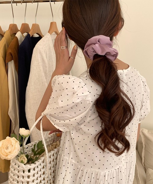 Miniministore（ミニミニストア）の「サテンヘアゴム シュシュ韓国風 無地7色（シュシュ・レディース・ブラウン/グレー/ブラック/ピンク/アイボリー/ライトブラウン・FREE）」の16枚目の写真