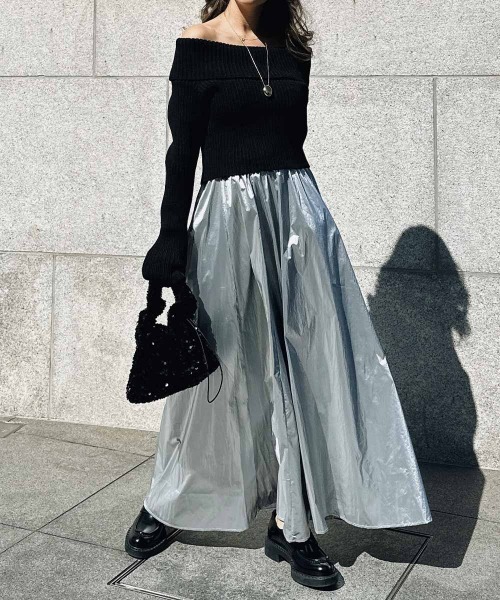 esutoreja（エストレジャ）の「オフショルダーニット（ニット/セーター・レディース・ホワイト/レッド/ブラック/スミクロ・FREE）」の5枚目の写真