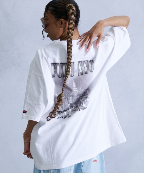 FUBU（ フブ）の「FUBU フブ ブランド ロゴ NY ニューヨーク バックプリント アメカジ 半袖 Tシャツ ティーシャツ（Tシャツ/カットソー・メンズ・ブラック/ホワイト・XL/L/M/XXL）」の2枚目の写真