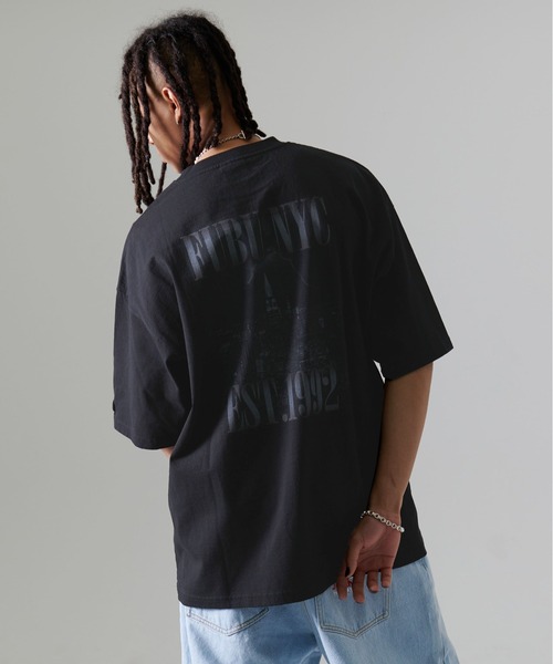 FUBU（ フブ）の「FUBU フブ ブランド ロゴ NY ニューヨーク バックプリント アメカジ 半袖 Tシャツ ティーシャツ（Tシャツ/カットソー・メンズ・ブラック/ホワイト・XL/L/M/XXL）」の16枚目の写真