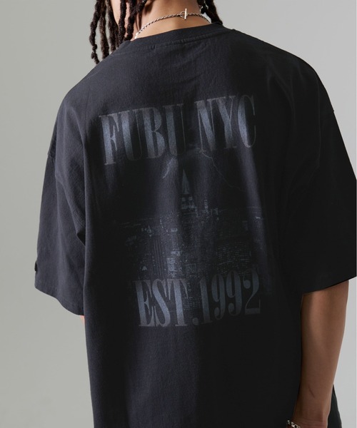 FUBU（ フブ）の「FUBU フブ ブランド ロゴ NY ニューヨーク バックプリント アメカジ 半袖 Tシャツ ティーシャツ（Tシャツ/カットソー・メンズ・ブラック/ホワイト・XL/L/M/XXL）」の18枚目の写真