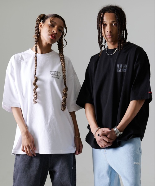 FUBU（ フブ）の「FUBU フブ ブランド ロゴ NY ニューヨーク バックプリント アメカジ 半袖 Tシャツ ティーシャツ（Tシャツ/カットソー・メンズ・ブラック/ホワイト・XL/L/M/XXL）」の3枚目の写真