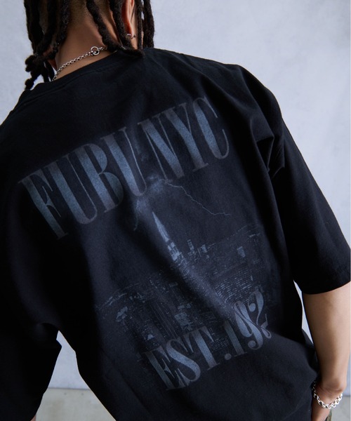 FUBU（ フブ）の「FUBU フブ ブランド ロゴ NY ニューヨーク バックプリント アメカジ 半袖 Tシャツ ティーシャツ（Tシャツ/カットソー・メンズ・ブラック/ホワイト・XL/L/M/XXL）」の12枚目の写真