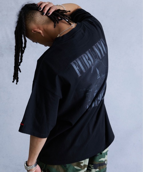 FUBU（ フブ）の「FUBU フブ ブランド ロゴ NY ニューヨーク バックプリント アメカジ 半袖 Tシャツ ティーシャツ（Tシャツ/カットソー・メンズ・ブラック/ホワイト・XL/L/M/XXL）」の13枚目の写真