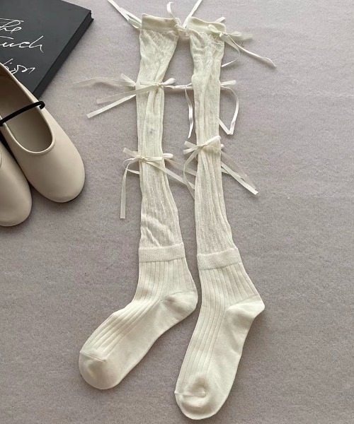 .KOM（ドットコム）の「A'GEM/9 × .kom 『.KOM/ドットケーオーエム』 リボンハイソックス（ソックス/靴下・レディース・ライトグレー/ブラック/アイボリー/ホワイト・FREE）」の3枚目の写真