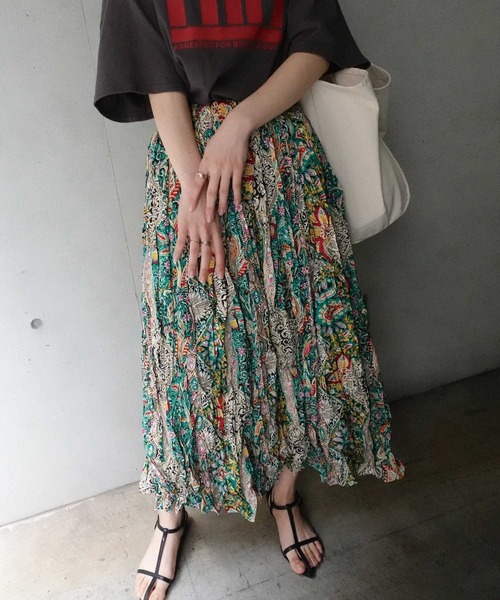 CORNERS(コーナーズ)の「エスニック花柄ロングスカート(スカート・レディース・ピンク/グリーン/ブルー/ブラック・M)」の2枚目の写真