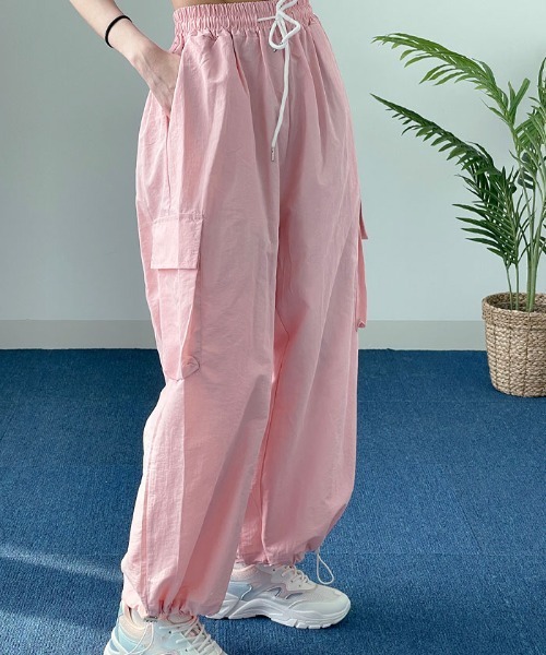 VIVID LADY（ビビッドレディー）の「パラシュートかごワイドパンツ レディース ボトムス（その他パンツ・レディース・カーキ/ピンク/クリーム/チャコールグレー/ブラック・FREE）」の5枚目の写真