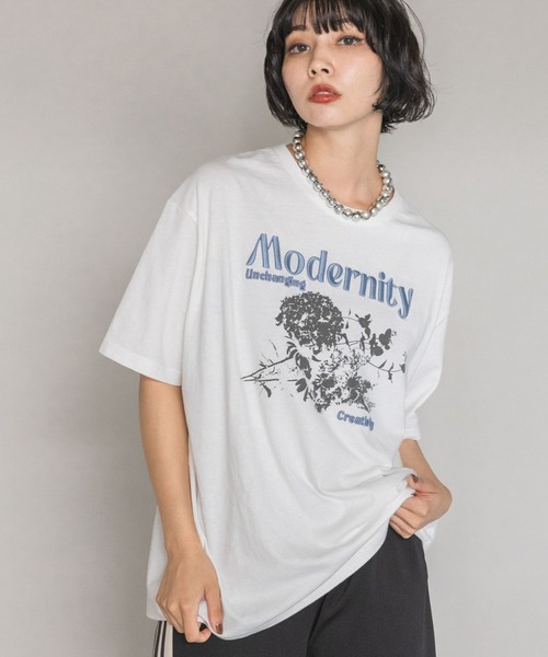 PAGEBOY（ページボーイ）の「シルエットフラワーロゴT（Tシャツ/カットソー・レディース・グリーン/チャコールグレー/オフホワイト・FREE）」の2枚目の写真