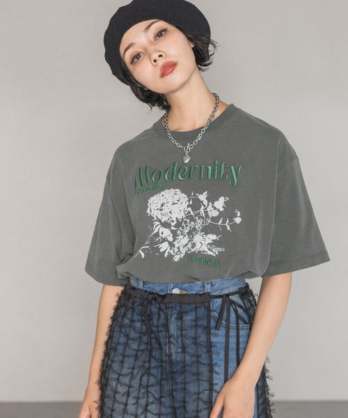 PAGEBOY（ページボーイ）の「シルエットフラワーロゴT（Tシャツ/カットソー・レディース・グリーン/チャコールグレー/オフホワイト・FREE）」の10枚目の写真