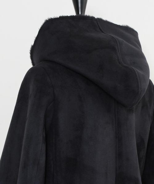 BEAUTY&YOUTH UNITED ARROWS（ビューティーアンドユースユナイテッドアローズ）の「BY∵ フェイクムートンフードロングコート◆（ムートンコート・レディース・モカ/ネイビー・SMALL/MEDIUM）」の4枚目の写真