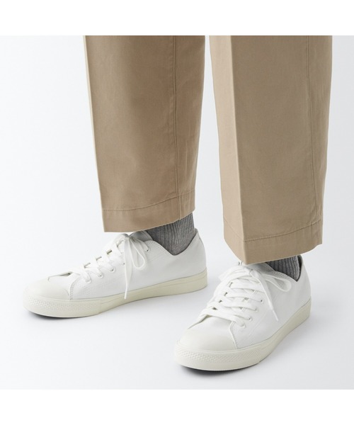 無印良品（ムジルシリョウヒン）の「紳士　疲れにくい　撥水スニーカー（スニーカー・メンズ・ブラック系2/オフホワイト/ブラック・27.5cm/27.0cm/26.5cm/26.0cm/25.5cm/28.5cm/28.0cm/29.0cm）」の4枚目の写真