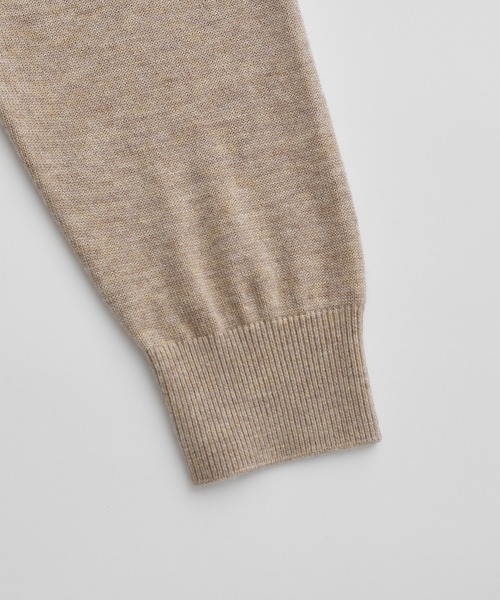ADAM ET ROPE'(アダムエロペ)の「ルーズシルエット スキッパーニット プルオーバー / ユニセックス(ニット/セーター・メンズ・ブラック/ベージュ系その他・L/M)」の6枚目の写真