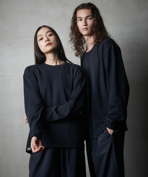 UNDER ARMOUR(アンダーアーマー)の「UAヘビーウェイト コットン ロングスリーブTシャツ(トレーニング/メンズ)(Tシャツ/カットソー・メンズ・ブラック・3XL/L/M/XL/2XL/S)」の1枚目の写真