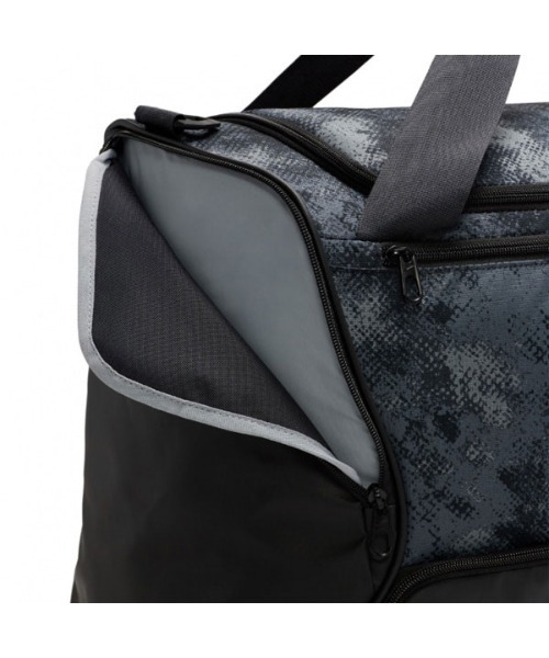 NIKE（ナイキ）の「《NIKEアパレル》ナイキ ブラジリアMダッフルバッグ9.5カモAOP（ドラムバッグ・メンズ・グレー系その他/グリーン系その他・フリー）」の6枚目の写真