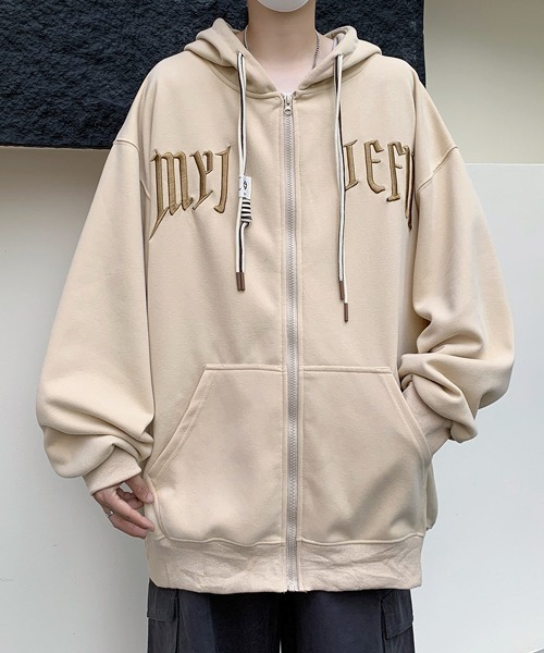 FVLMEN(フルメン)の「【FVLMEN】logo embroidery zip parka/ロゴ 刺繍 ジップ パーカー(パーカー・メンズ・ブラック/ベージュ/カーキ・MEDIUM/LARGE/X-LARGE)」の4枚目の写真