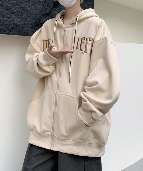 FVLMEN(フルメン)の「【FVLMEN】logo embroidery zip parka/ロゴ 刺繍 ジップ パーカー(パーカー・メンズ・ブラック/ベージュ/カーキ・MEDIUM/LARGE/X-LARGE)」の5枚目の写真