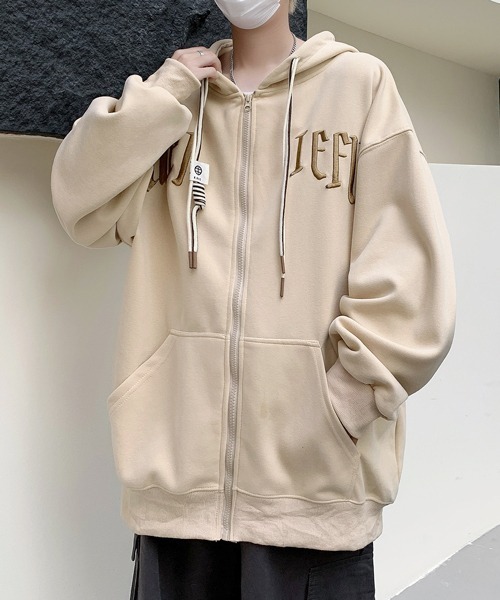 FVLMEN(フルメン)の「【FVLMEN】logo embroidery zip parka/ロゴ 刺繍 ジップ パーカー(パーカー・メンズ・ブラック/ベージュ/カーキ・MEDIUM/LARGE/X-LARGE)」の6枚目の写真