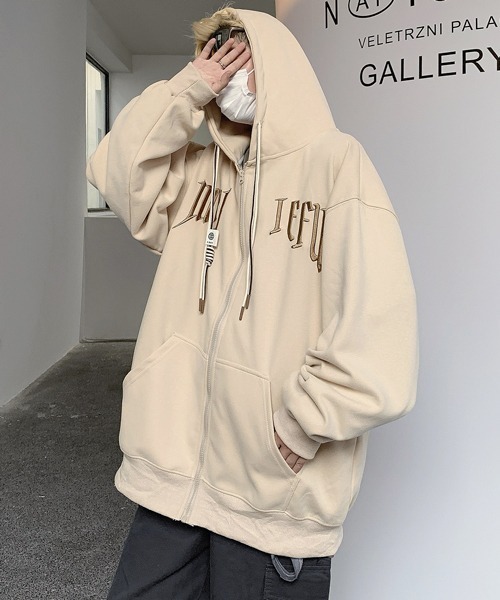 FVLMEN(フルメン)の「【FVLMEN】logo embroidery zip parka/ロゴ 刺繍 ジップ パーカー(パーカー・メンズ・ブラック/ベージュ/カーキ・MEDIUM/LARGE/X-LARGE)」の13枚目の写真