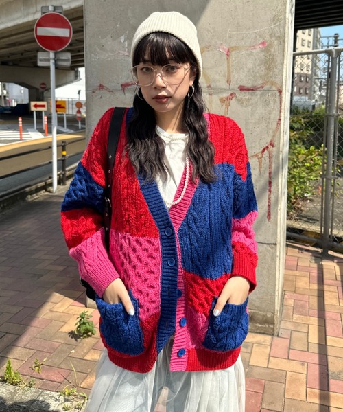 RODEO CROWNS WIDE BOWL(ロデオクラウンズワイドボウル)の「Custom ケーブルニット カーディガン(カーディガン/ボレロ・レディース・レッド系その他/パープル系その他/ピンク系その他/グリーン系その他・FREE)」の1枚目の写真