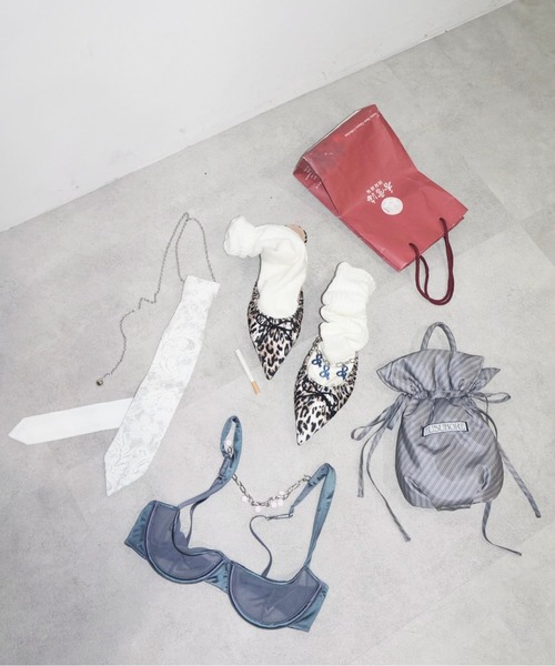 musubore（ムスボレ）の「colored ribbon charm bracelet / リボンチャームブレスレット（ブレスレット・レディース・ゴールド/ネイビー・FREE）」の22枚目の写真