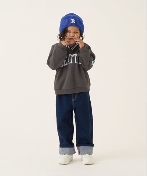 b・ROOM(ビールーム)の「【毛玉バイバイ裏起毛裏毛】Vネックリブロゴスウェット(スウェット・キッズ・オートミール/ブルーグリーン/シルバーグレー/チャコール・130cm/120cm/110cm/100cm/150cm/140cm)」の15枚目の写真