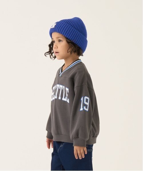 b・ROOM(ビールーム)の「【毛玉バイバイ裏起毛裏毛】Vネックリブロゴスウェット(スウェット・キッズ・オートミール/ブルーグリーン/シルバーグレー/チャコール・130cm/120cm/110cm/100cm/150cm/140cm)」の16枚目の写真