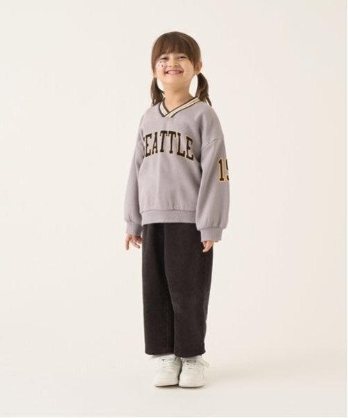 b・ROOM(ビールーム)の「【毛玉バイバイ裏起毛裏毛】Vネックリブロゴスウェット(スウェット・キッズ・オートミール/ブルーグリーン/シルバーグレー/チャコール・130cm/120cm/110cm/100cm/150cm/140cm)」の17枚目の写真