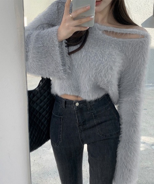 Miniministore(ミニミニストア)の「クロップド丈シャギーニット Vネック長袖(ニット/セーター・レディース・ダークパープル/ブラック/アイボリー/グレー/ブラウン/ベージュ/レッドパープル・FREE)」の3枚目の写真