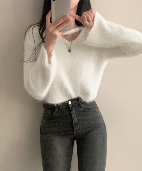 Miniministore(ミニミニストア)の「クロップド丈シャギーニット Vネック長袖(ニット/セーター・レディース・ダークパープル/ブラック/アイボリー/グレー/ブラウン/ベージュ/レッドパープル・FREE)」の19枚目の写真