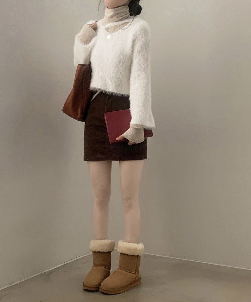 Miniministore(ミニミニストア)の「クロップド丈シャギーニット Vネック長袖(ニット/セーター・レディース・ダークパープル/ブラック/アイボリー/グレー/ブラウン/ベージュ/レッドパープル・FREE)」の22枚目の写真