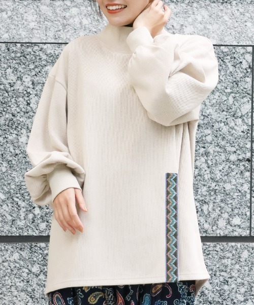 チチカカ(チチカカ)の「アシメスリットプルオーバー(Tシャツ/カットソー・レディース・ベージュ/グリーン/パープル/ブラック・FREE)」の3枚目の写真