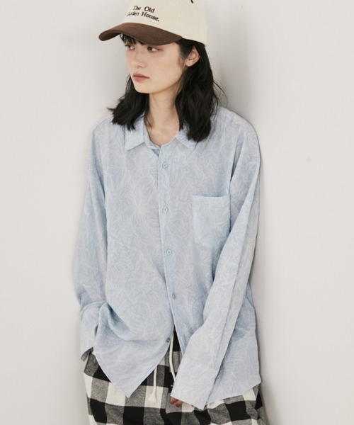 MERLOT（メルロー）の「オーバーサイズワッシャーカラーシャツ/秋服（シャツ/ブラウス・レディース・ブルー/イエロー・FREE）」の2枚目の写真