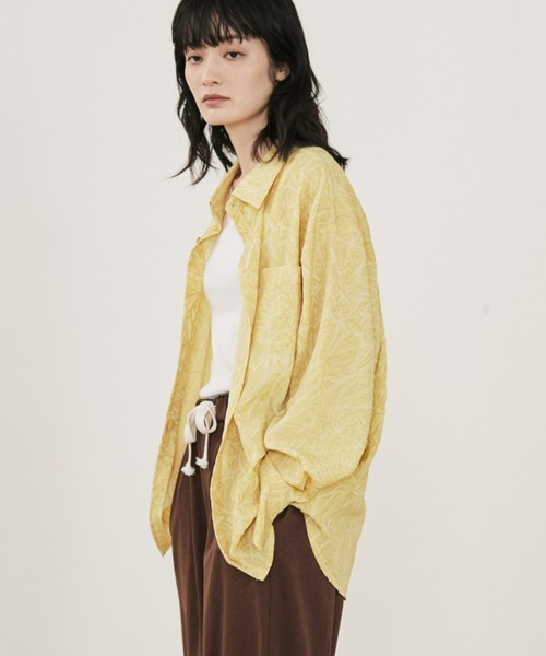 MERLOT（メルロー）の「オーバーサイズワッシャーカラーシャツ/秋服（シャツ/ブラウス・レディース・ブルー/イエロー・FREE）」の6枚目の写真