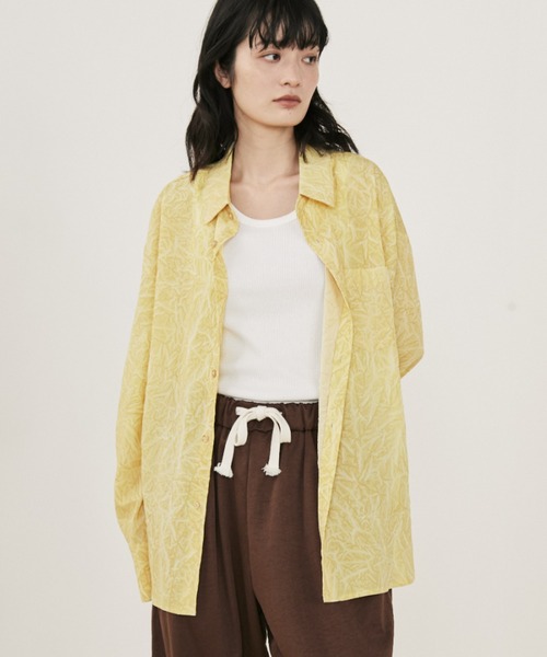 MERLOT（メルロー）の「オーバーサイズワッシャーカラーシャツ/秋服（シャツ/ブラウス・レディース・ブルー/イエロー・FREE）」の3枚目の写真