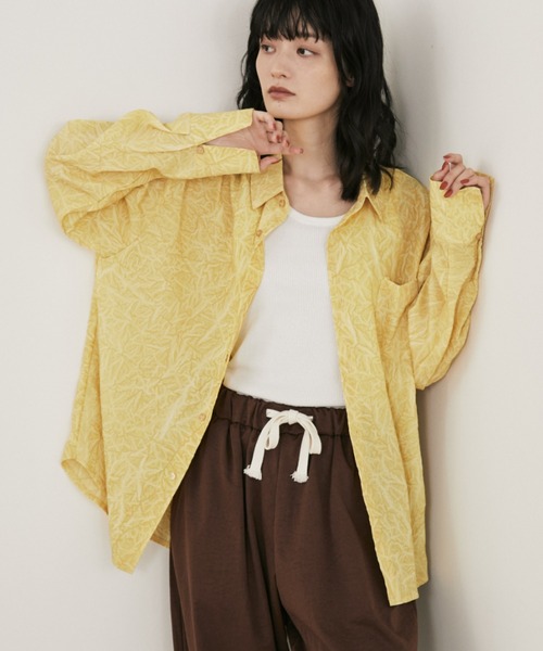 MERLOT（メルロー）の「オーバーサイズワッシャーカラーシャツ/秋服（シャツ/ブラウス・レディース・ブルー/イエロー・FREE）」の5枚目の写真