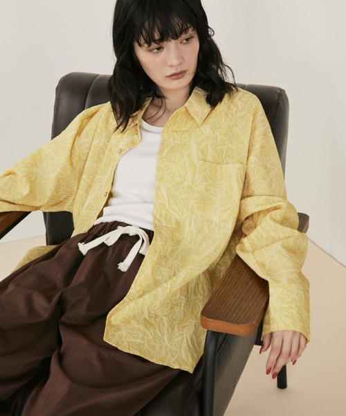 MERLOT（メルロー）の「オーバーサイズワッシャーカラーシャツ/秋服（シャツ/ブラウス・レディース・ブルー/イエロー・FREE）」の8枚目の写真