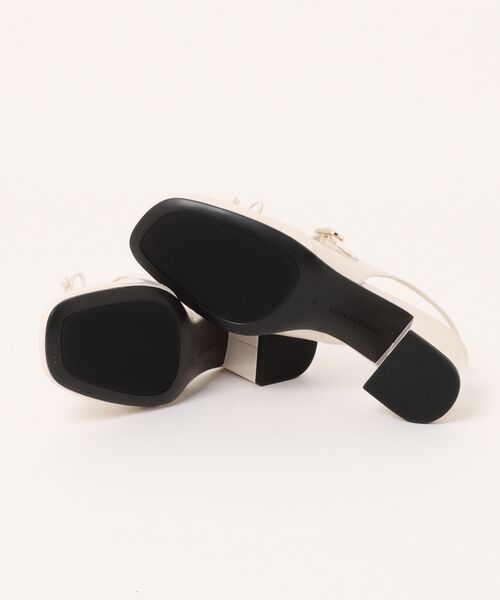 CHARLES & KEITH（チャールズ & キース）の「ボウクリスタルパール スリングバックメリージェーンパンプス（パンプス・レディース・ブラック系その他6/バーガンディー/オフホワイト・22cm/22.5cm/23cm/23.5cm/24.5cm/25cm/25.5cm/26.5cm）」の5枚目の写真