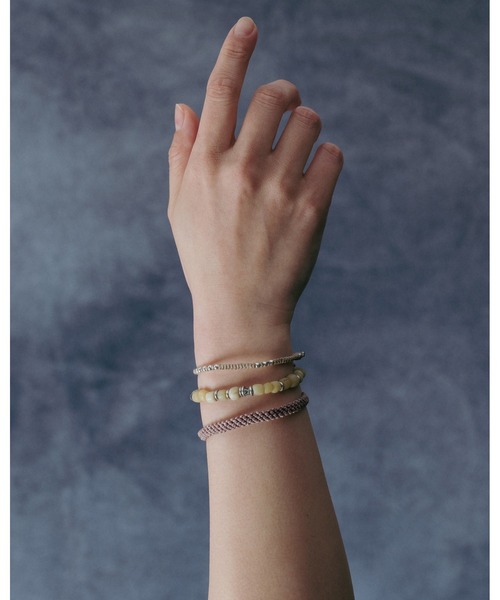 wakami（ワカミ）の「【別注】wakami / ビーズブレスレット 3本セット 2025（ブレスレット・レディース・グレー/マルチ/エメラルド/ブラック/オレンジ/ネイビー/ベージュ・ONE SIZE）」の3枚目の写真