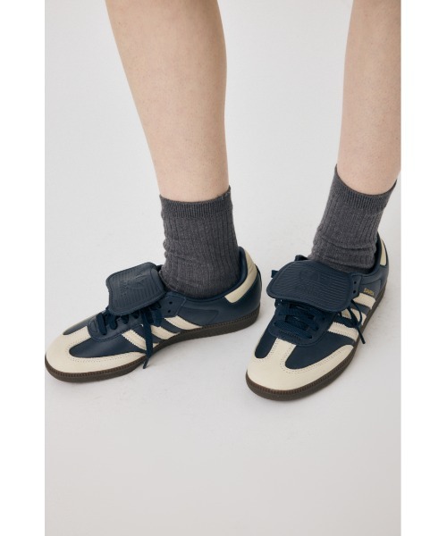MOUSSY（マウジー）の「adidas SAMBA LT W（スニーカー・レディース・オフホワイト/ダークネイビー・23.5cm/24cm/24.5cm/25cm）」の3枚目の写真
