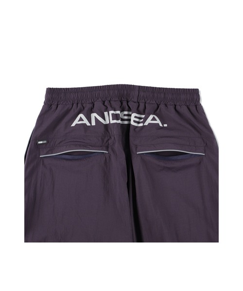 WIND AND SEA(ウィンダンシー)の「Piping 2Way Track Pant(その他パンツ・メンズ・ブラック/チャコールグレー・MEDIUM/LARGE/X-LARGE/SMALL)」の12枚目の写真