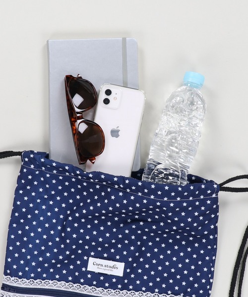 SPINNS(スピンズ)の「推しを入れられるポケットつき!痛バッグ/ナップサック(バックパック/リュック・レディース・ブルー/ホワイト・ONESIZE)」の5枚目の写真