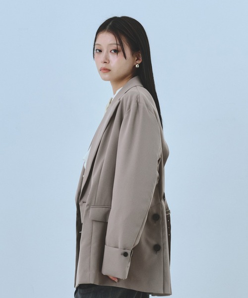 UNITED TOKYO（ユナイテッドトウキョウ）の「バックベルトレイヤードジャケット｜ウォッシャブル/ストレッチ/防シワ/秋服/冬服（テーラードジャケット・レディース・ライトブラウン/ブラック・FREE）」の21枚目の写真