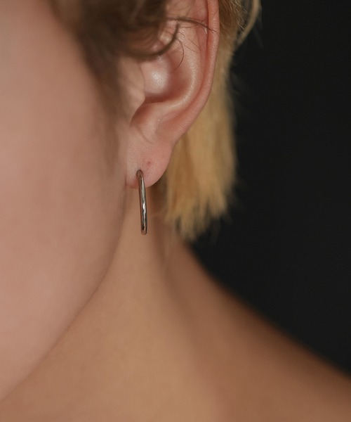 ORLEAN(オルレアン)の「【ORLEAN】 シンプルフープピアス 太さ1.6mm サージカルステンレス ユニセックス(ピアス(両耳用)・レディース・ゴールド系5/シルバー系3/ゴールド系6/シルバー系2/シルバー系1/シルバー/ゴールド/ゴールド系4/ゴールド系3/ゴールド系2/ゴールド系1/シルバー系7/シルバー系6/シルバー系5/シルバー系4/ゴールド系7・フリー)」の18枚目の写真