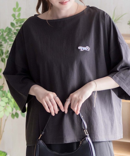 Mac-House(マックハウス)の「PENNEYS ワンポイントTシャツ(Tシャツ/カットソー・レディース・ホワイト/チャコールグレー/グレイッシュベージュ・M/L)」の1枚目の写真