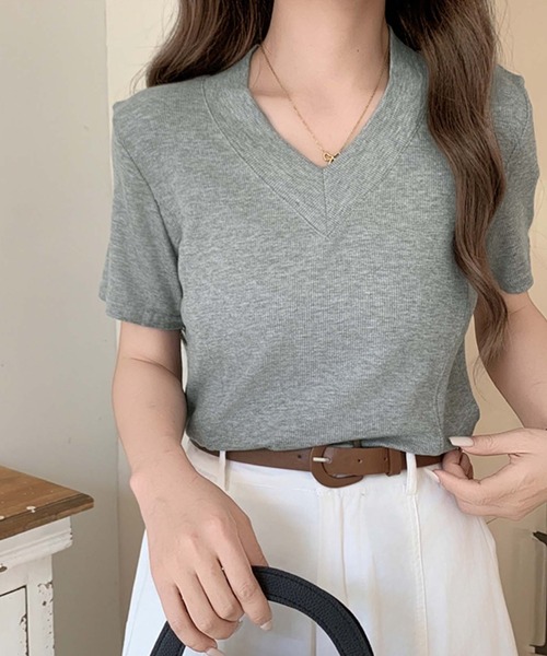 LAFFMO（ラフモ）の「Vネック半袖カットソー（Tシャツ/カットソー・レディース・ブルー/イエロー/ベージュ/グレー/ブラック/ホワイト・F）」の4枚目の写真