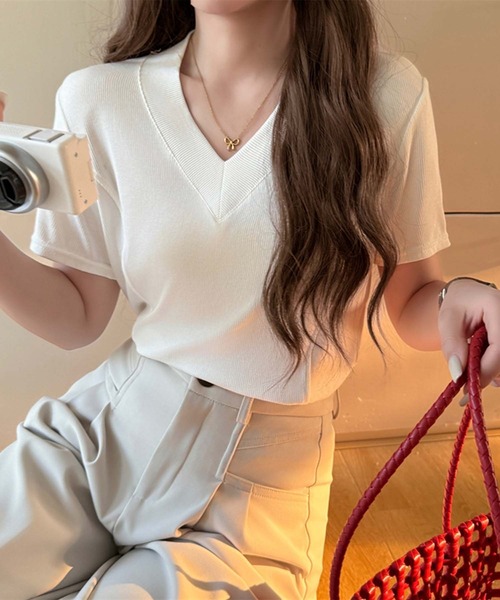 LAFFMO（ラフモ）の「Vネック半袖カットソー（Tシャツ/カットソー・レディース・ブルー/イエロー/ベージュ/グレー/ブラック/ホワイト・F）」の22枚目の写真